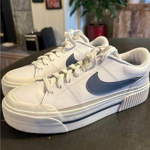Nike Court Legacy - Like new